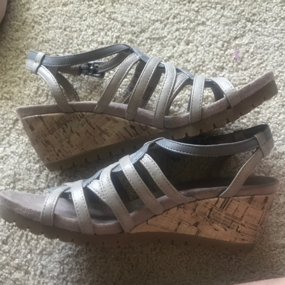 Life stride size 6 wedges